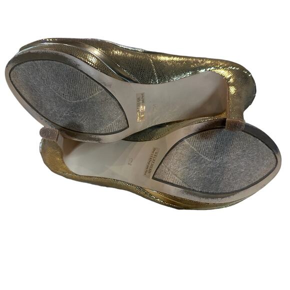Marc fisher metallic textured gold 4.5” stiletto heel shoes 1” platform size 6 - Picture 8 of 9